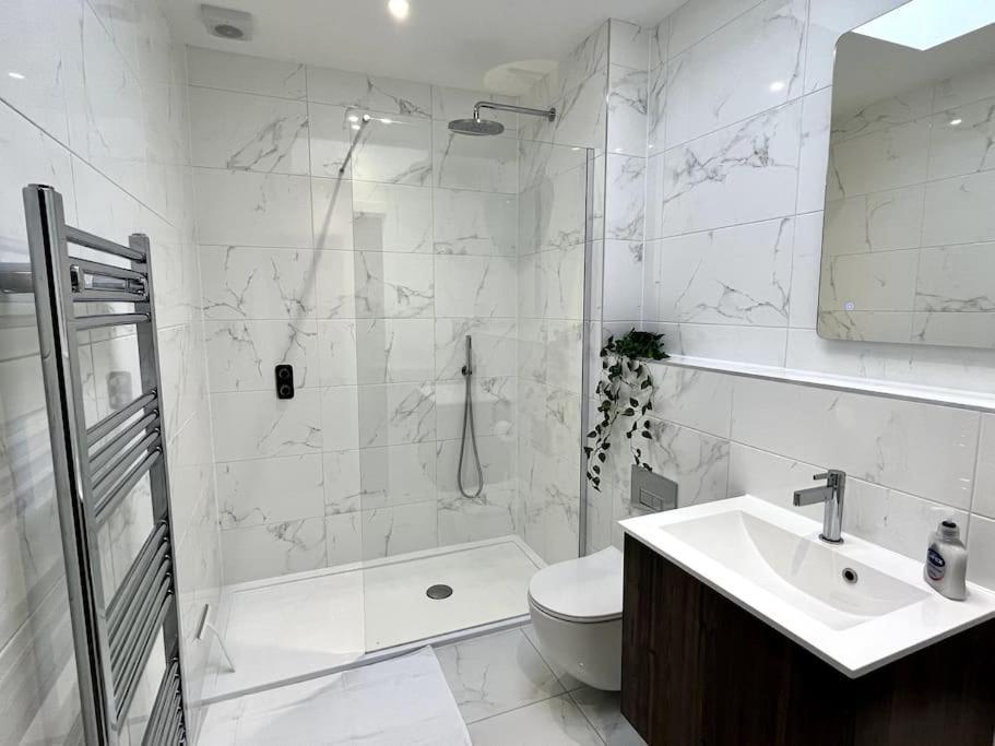 ボーンマス Luxury 3 Bed House W Parking & Garden! 1ヴィラ エクステリア 写真